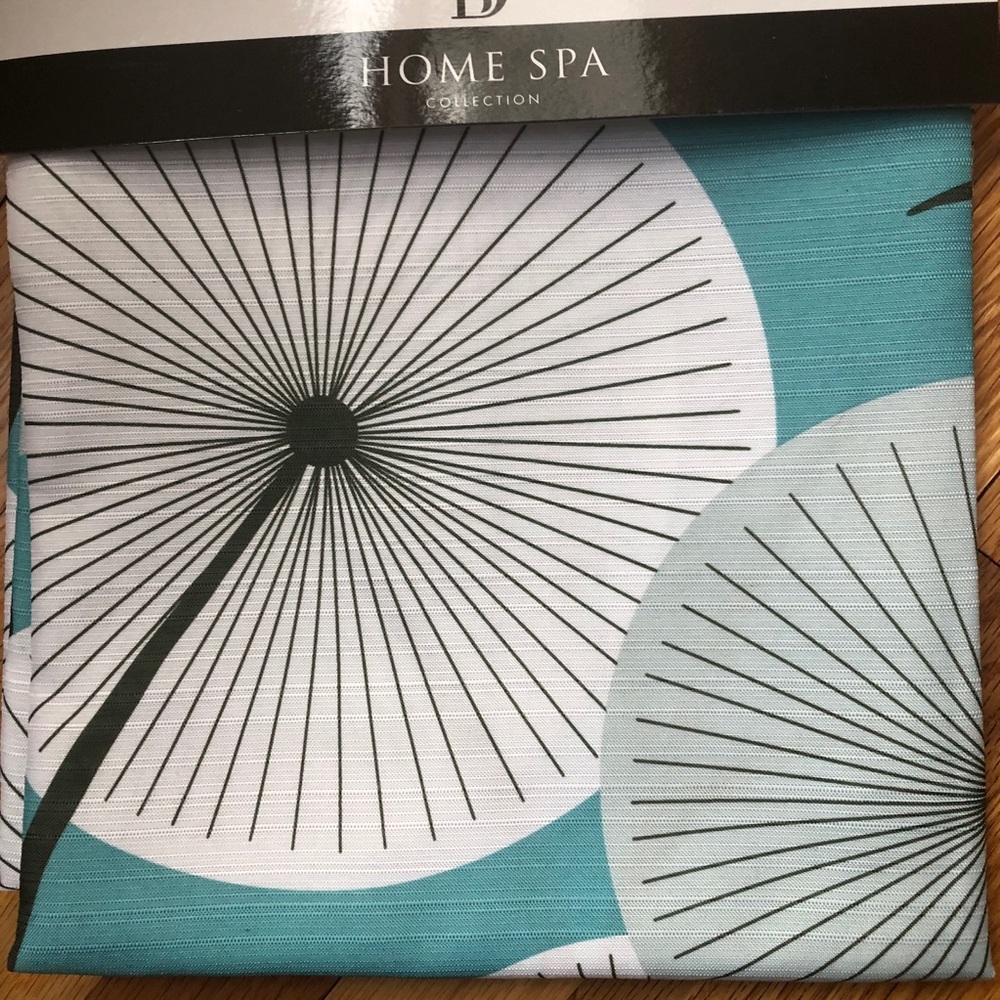 💙Gorgeous Light Blue Shower Curtain💙 - Picture 5 of 6